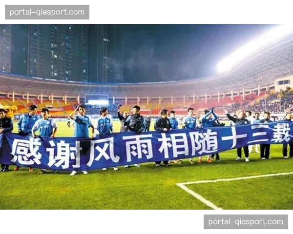 纪录片《90分钟的背后》播出,揭秘德甲俱乐部赛前战术会议如何布置转换战术 纪录片《90分钟的背后》播出,揭秘德甲俱乐部赛前战术会议如何布置转换战术